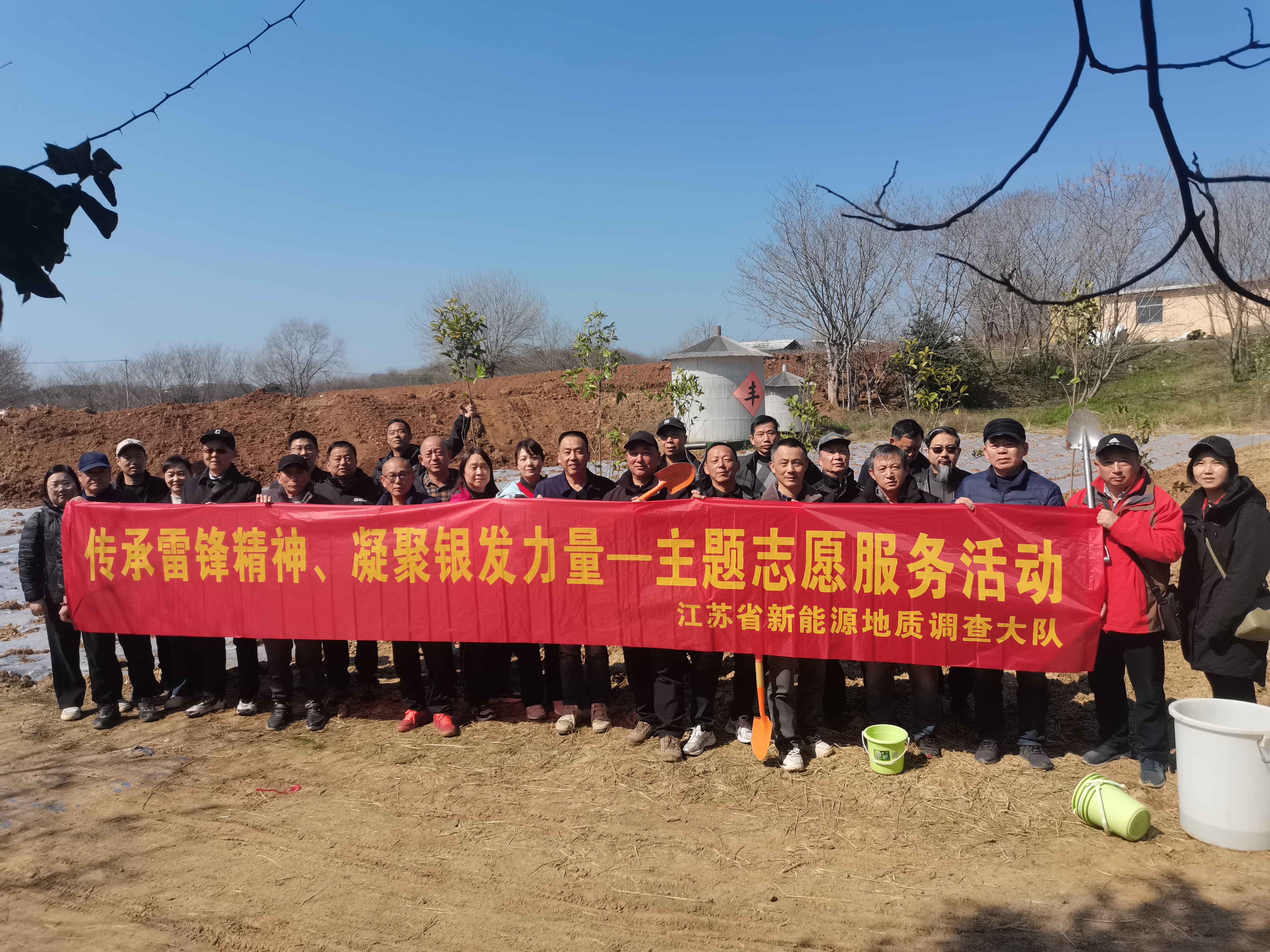 大队退休职工开展志愿服务活动