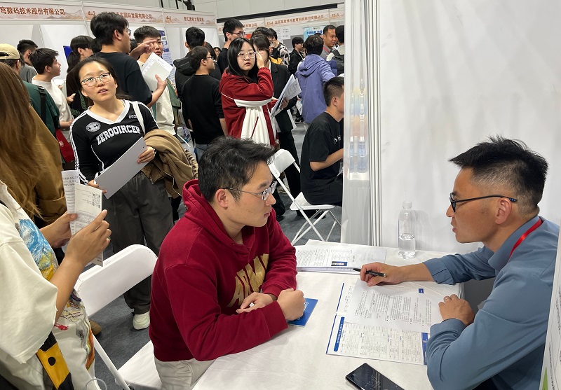 聚力引贤集智 优化人才结构——我队组织参加多场高校双选会及相关活动